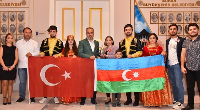 Azerbaycanlı öğrenciler Karabağ toprağına Bursa'da kavuştu