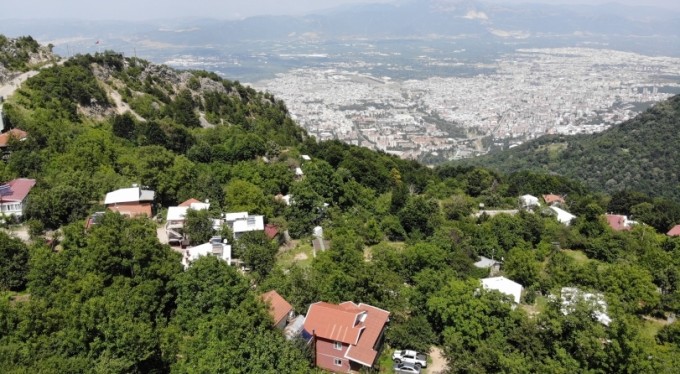 Şehrin sıcağından kaçıp 10 dakikada 6 derece serinliyorlar