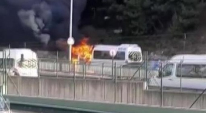 Bursa'da işçi servisi alev alev yandı