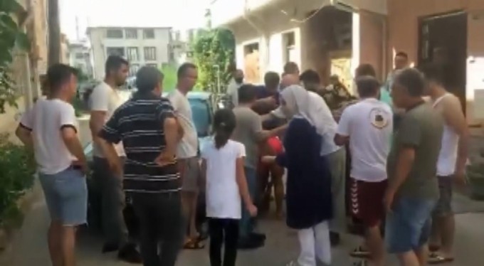 Hırsızlık için girdi kız çocuğuna saldırdı