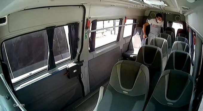 Bursa'da yolcu gibi bindiği minibüste böyle hırsızlık yaptı