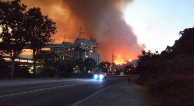 Milas'ta alevler termik santrale sıçradı