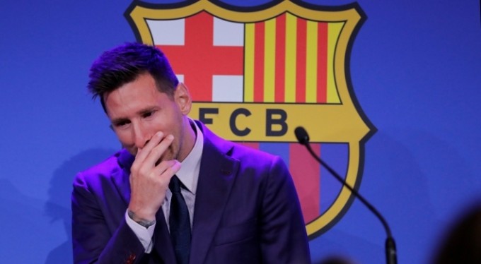 Messi, Barcelona'ya göz yaşlarıyla veda etti