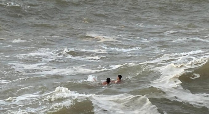 Az kalsın boğuluyordu son anda kurtarıldı