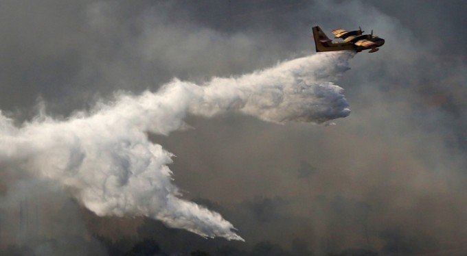 Yangın söndürme uçağı düştü