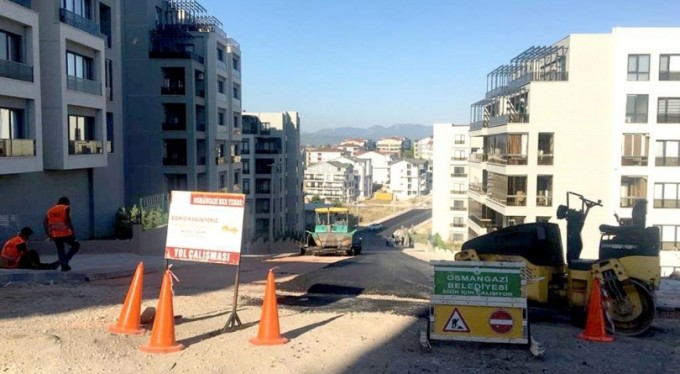 Yollar sıcak asfaltla kaplanıyor