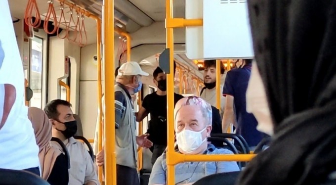 Metroda sokak müzisyeni gerginliği