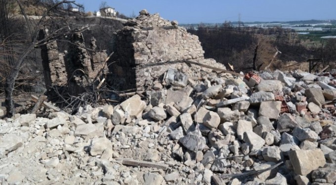 Yangında kül olan umutlar yardımlaşma ile yeşeriyor