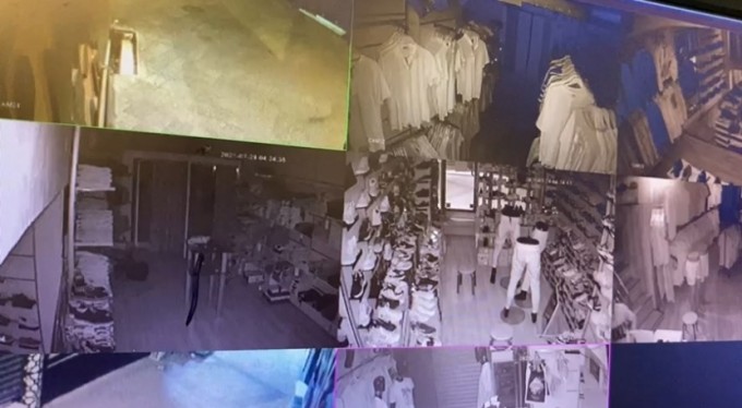 Bursa'da 10 mağazaya girmeye çalışan hırsızlar güvenlik kamerasına yansıdı
