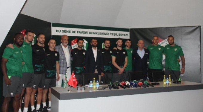 Bursaspor yeni transferleri için toplu imza töreni düzenledi
