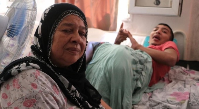 İçtiği protein tozu 19 yaşındaki genci felç etti