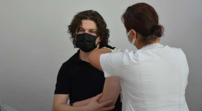 Bursa'da 15 yaş üstü aşılamalar başladı