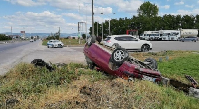 Bursa'da manevra yaparken takla attı