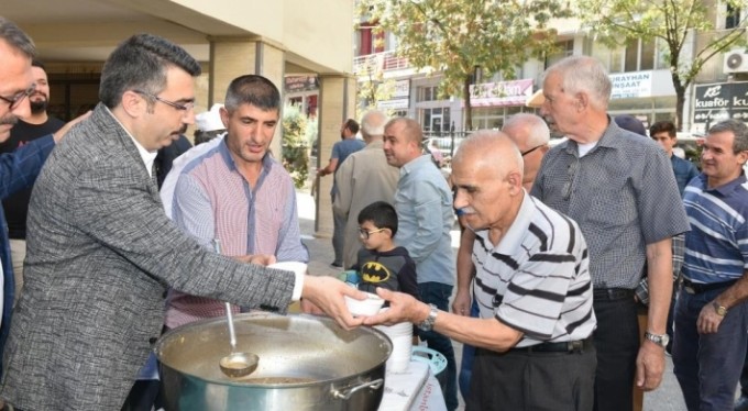 Yıldırım'da aşure kazanları birlik için kaynadı
