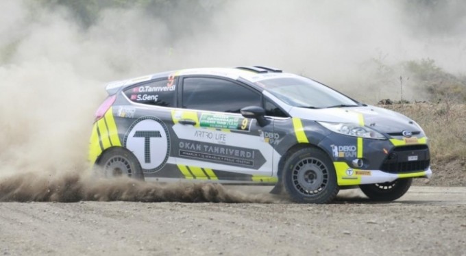 Otoksros yarışları nefes kesti