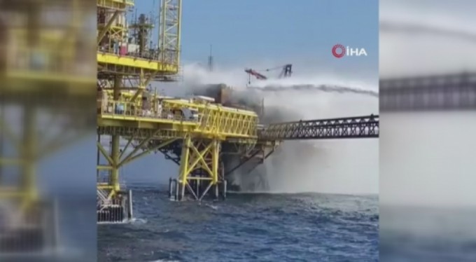 Meksika'da petrol platformunda yangın