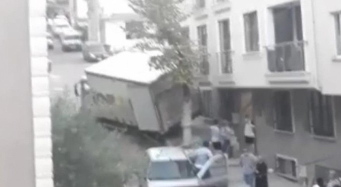 Bursa'da freni patlayan kamyon dehşet saçtı