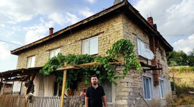 Bursa'da yaptıkları taş evlerle ömürlerine ömür katıyorlar