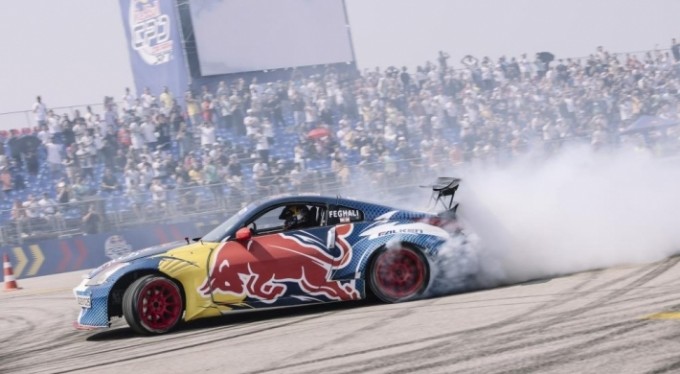 Asfaltı ağlattılar...Bursa'da nefes kesen drift şov