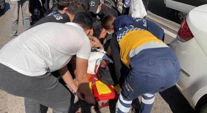 Bursa'nın en işlek caddesinden karşısına geçmek istedi canından oluyordu