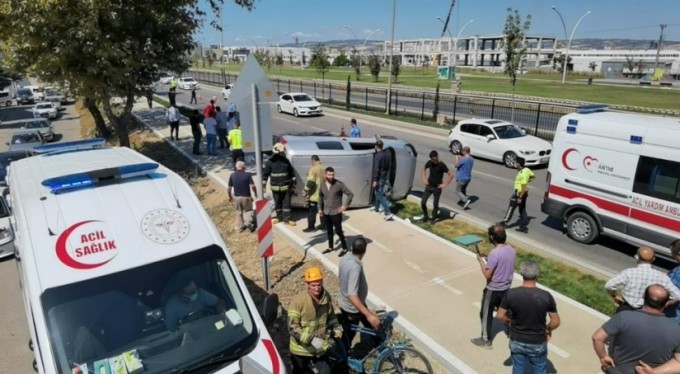 Bursa'da 100 metre sürüklenen araçta can pazarı