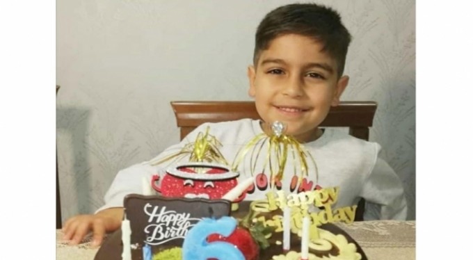 Üzerine dolap devrilen 6 yaşındaki çocuk hayatını kaybetti