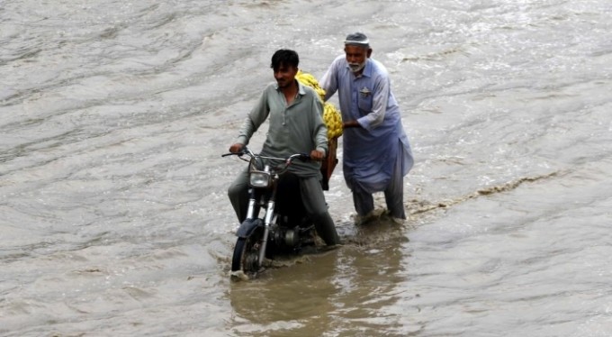 Pakistan'da şiddetli yağış: 4 ölü
