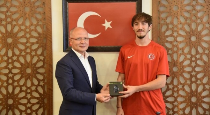 Madalyalı atletten Gürkan'a ziyaret