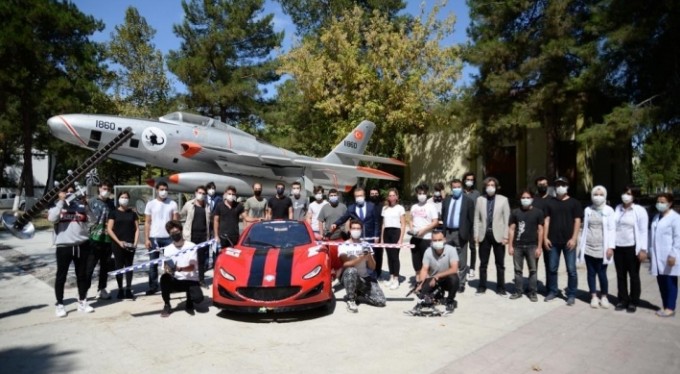 Rektör Kılavuz'dan Teknofest'te yarışan öğrencilere moral ziyareti