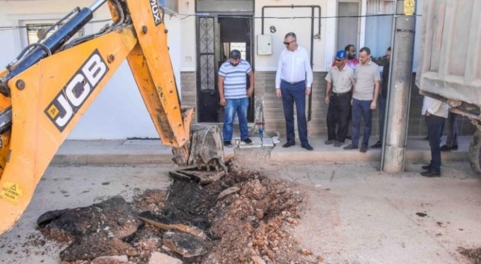 Karacabey'de alt yapı ve asfalt çalışmaları sürüyor