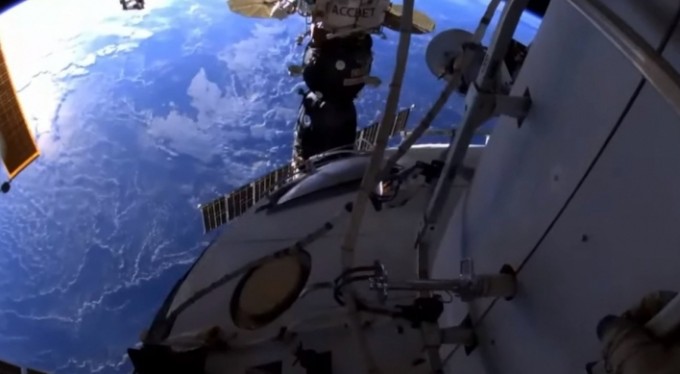 Rus kozmonotlar, Uluslararası Uzay İstasyonu'nda uzay yürüyüşüne çıktı