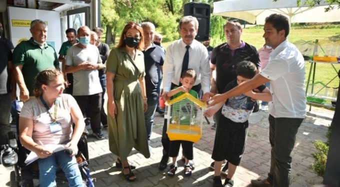 Engeller hayvan sevgisiyle aşılıyor