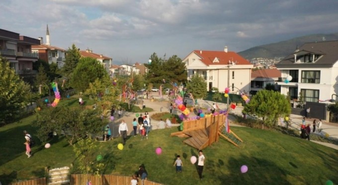 Çocukların tasarladığı parkı çocuklar açtı