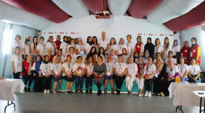 Kızılay'ın kadın gücü gönül köprüleri kuruyor