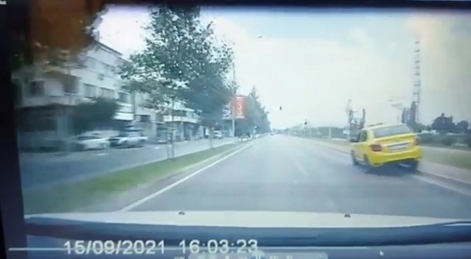 Bursa'da dalgın taksici yürekleri ağza getirdi