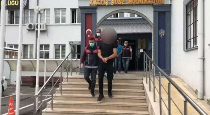 Öğrencilerin akıllı tahtalarına göz diktiler