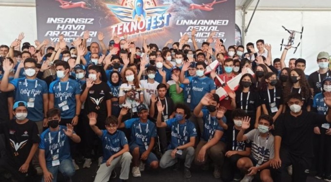 Bakan Varank liseli gençlerin İHA yarışlarını izledi