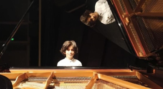 4 yaşında piyano öğrendi ödüle doymuyor
