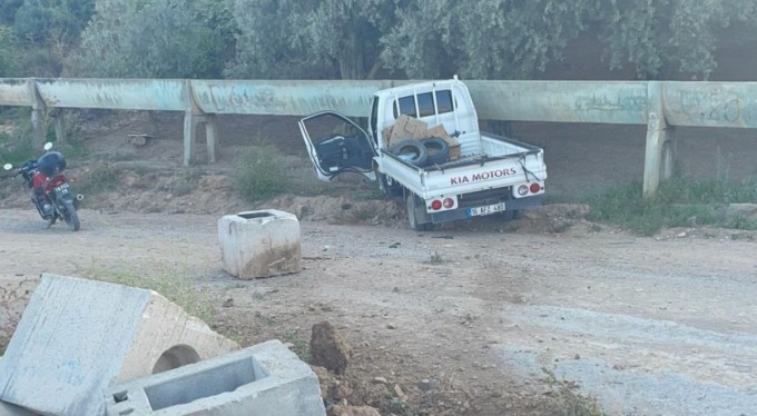 Bursa'da kamyonet sulama kanalına daldı