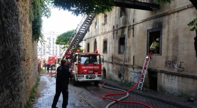 Bursa'da 150 yıllık tarihi mekanda bir yangın daha