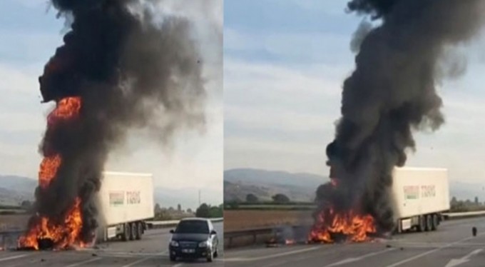 Bursa'da seyir halindeki tır alev alev yandı