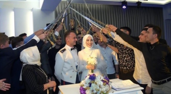 Pilot teğmenin düğünü böyle olur