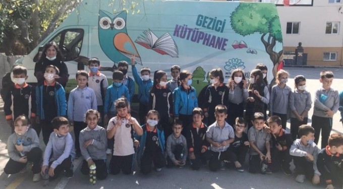 Yazar Bozdemir'den Konaklılı çocuklara sürpriz