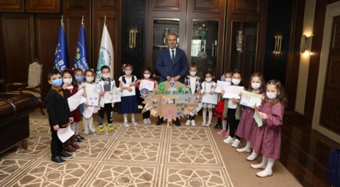 Minik öğrencilerin 'Başkanı Tanıma' dersi