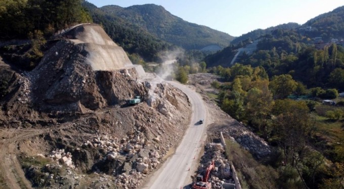 Dağ ilçelerinin yol çilesi sürüyor