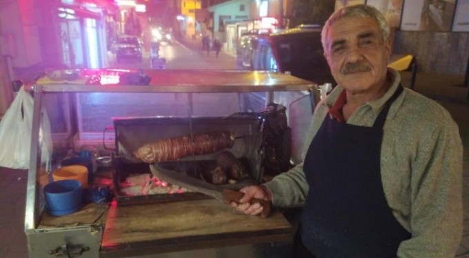 42 senedir bu kaldırımdan ayrılmadı