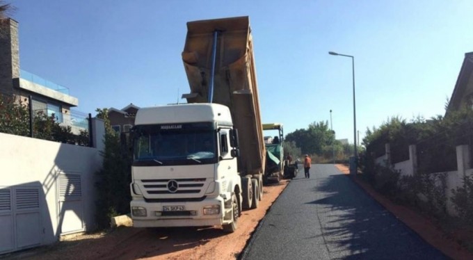 Nilüferköy'ün yolları sıcak asfaltla kaplandı