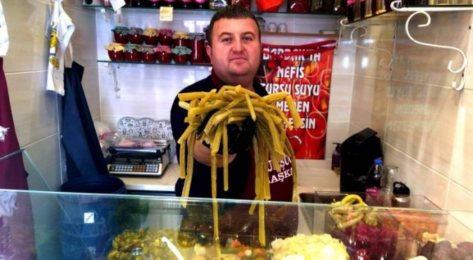 Turşuyu yerli Covid aşısı diye satıyor