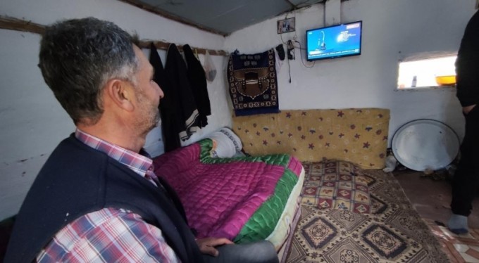 Televizyon izlemek için termik santral kurdu