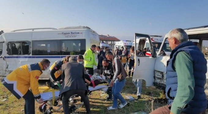 Bursa'da iki minibüsün çarpışması sonucu 17 kişi yaralandı